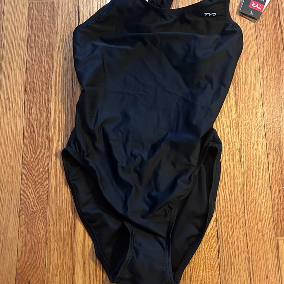 BNWT Solid Maxfit TYR training swimsuit - Picture 10 of 11